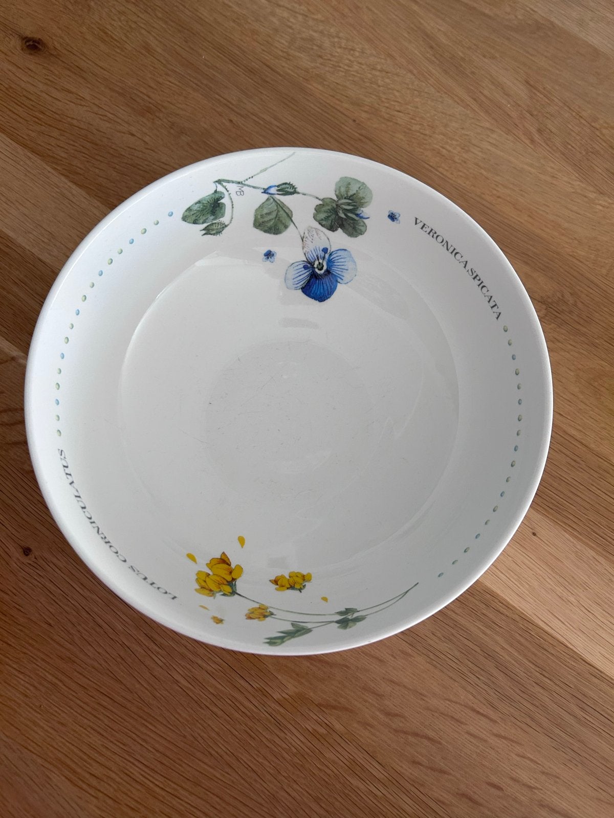 Mooie schaal met bloemmotief - Wildflowers, Gebruikt, Porselein of Keramiek, Schaal, Rond
