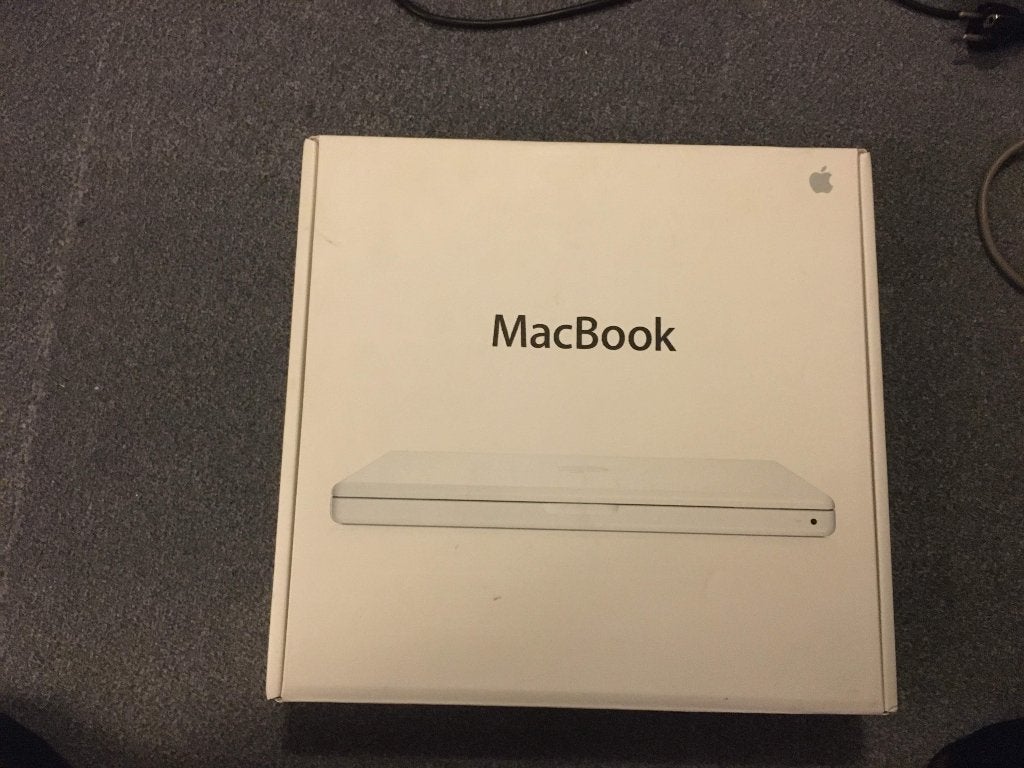 Macbook White  [MAC-41] in doos | 8-6, Computers en Software, Apple Macbooks, Gebruikt, 2 tot 3 Ghz, Qwerty, 13 inch