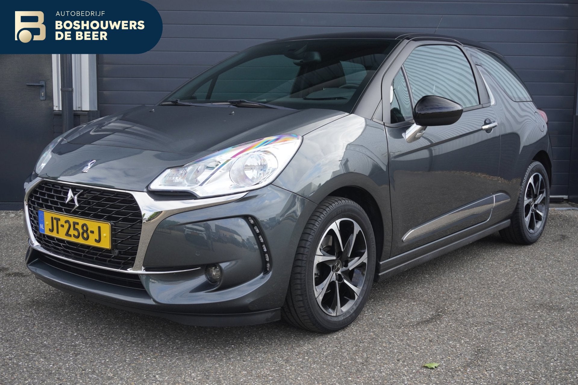 DS 3 1.2 PureTech So Chic | Navigatie | Camera | Climat | Ca, Auto's, DS, Voorwielaandrijving, Euro 6, 23 km/l, Origineel Nederlands