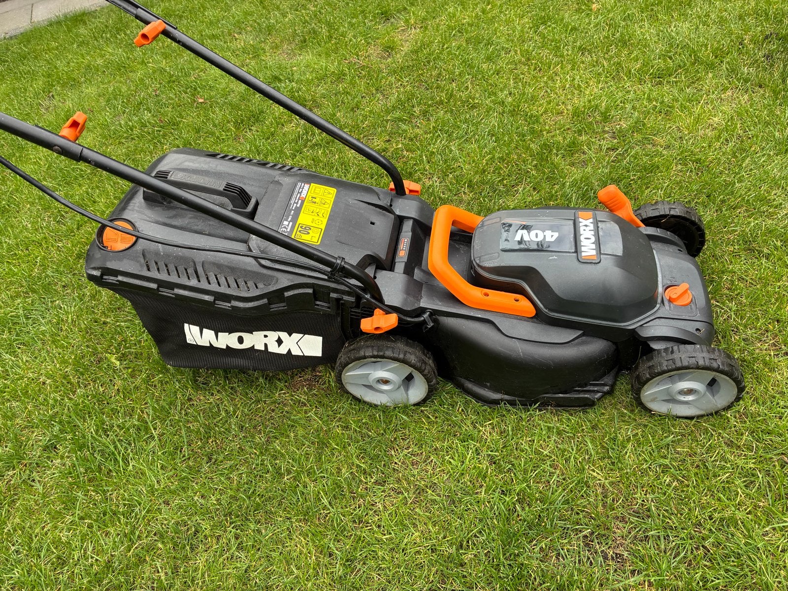 Worx Accu-grasmaaier 40V met lader, Tuin en Terras, Ophalen, Cirkelmaaier, Accu-grasmaaier, Zo goed als nieuw
