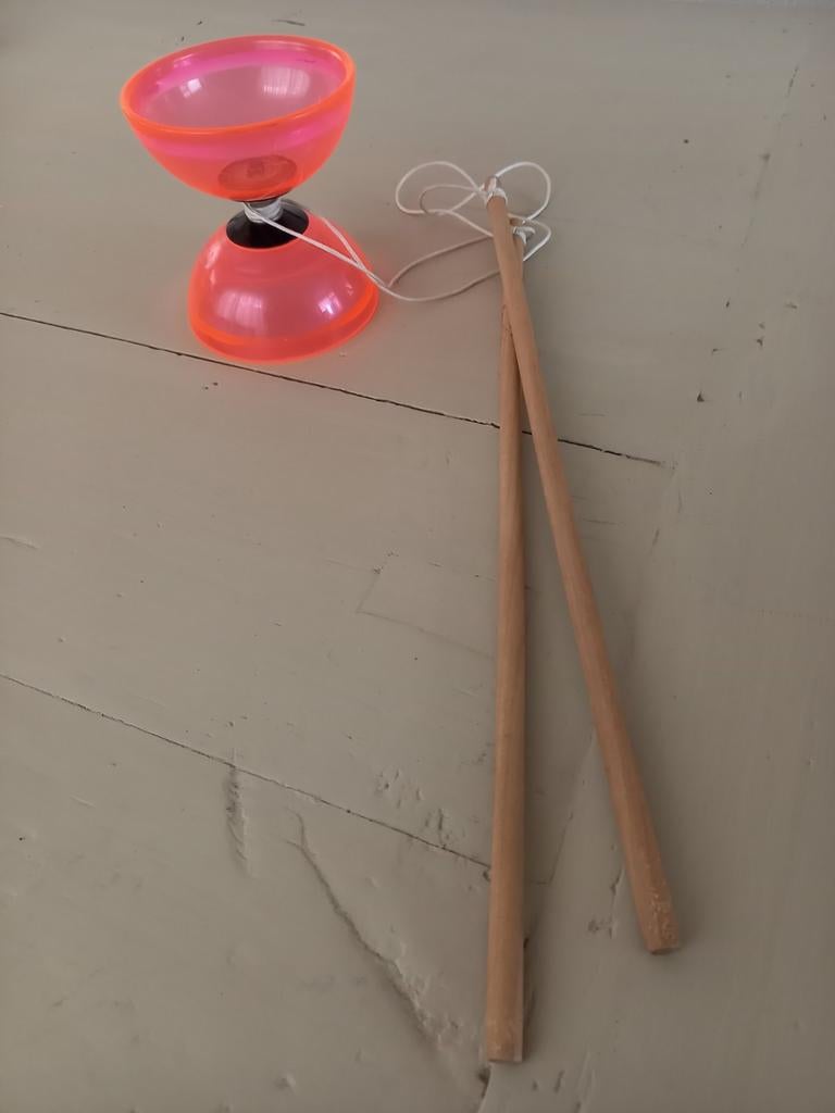 Diabolo - Jongleerspeelgoed voor urenlang plezier, Ophalen of Verzenden, Gebruikt