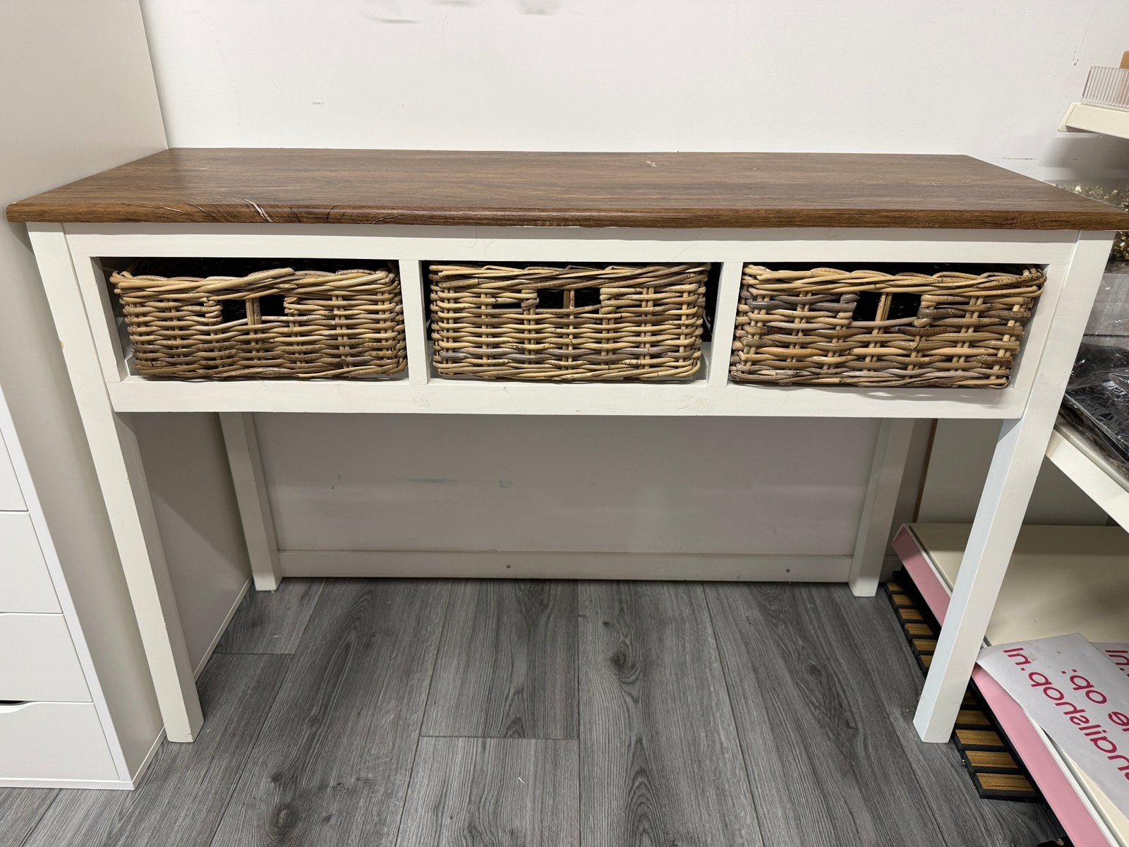 Sidetable gang hal tafel haltafeltje wit hout met mandjes, Ophalen, Gebruikt