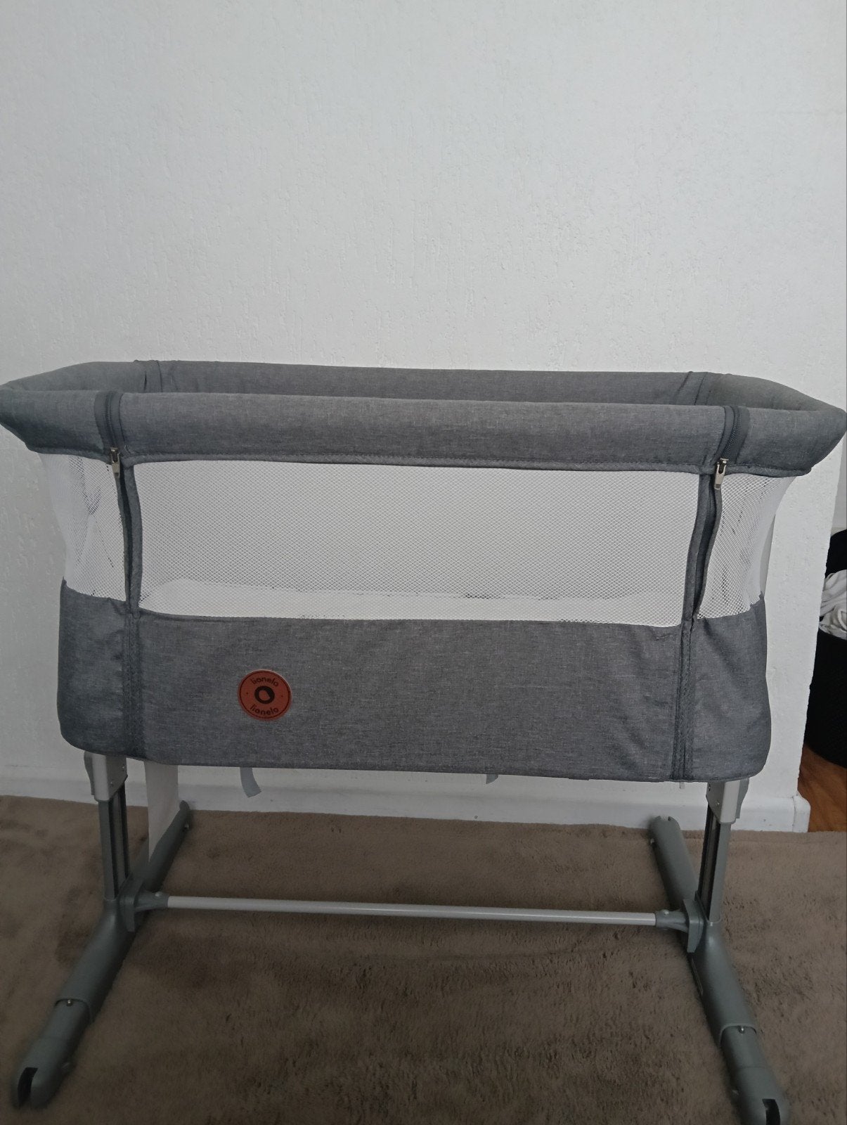 Lionelo babybedje/co-sleeper - Grijs, Kinderen en Baby's, Babywiegjes en Ledikanten, Ophalen, Zo goed als nieuw, Wieg