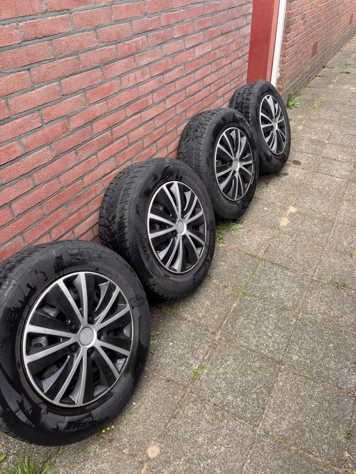 4 goede banden met wieldoppen, Ophalen, Gebruikt