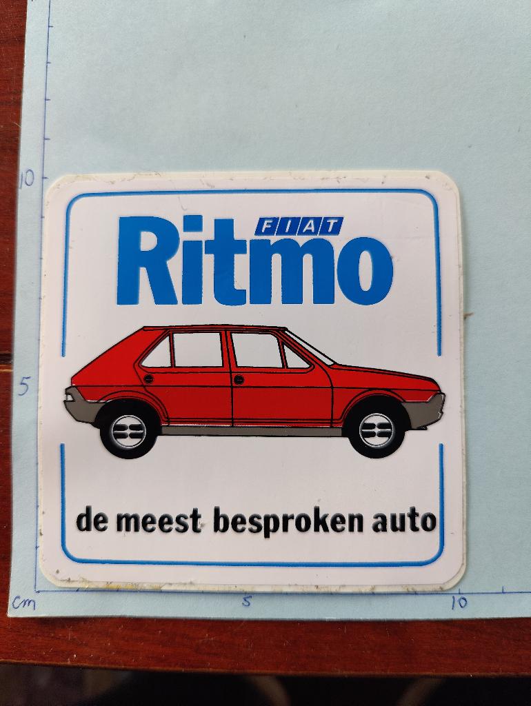 Vintage sticker Fiat Ritmo de meest besproken auto., Ophalen of Verzenden, Zo goed als nieuw, Auto of Motor