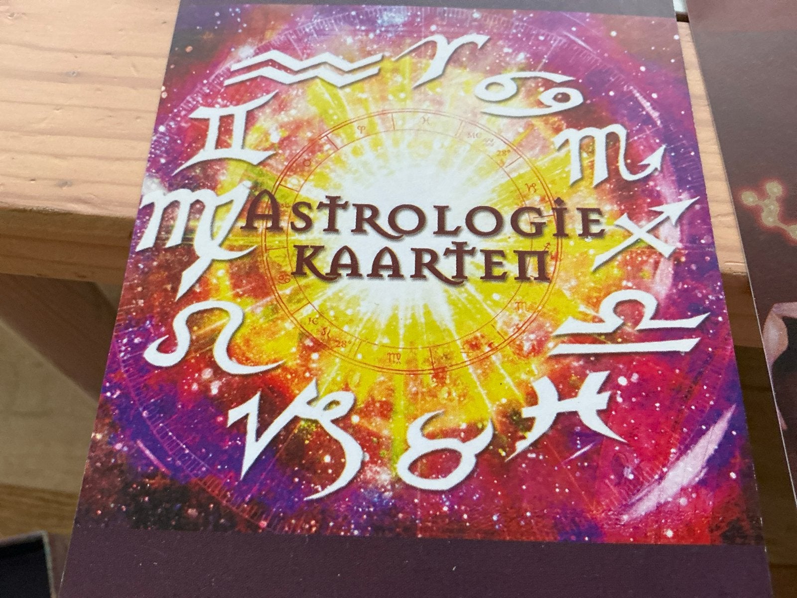 24 Astrologie Kaarten: Inzicht in Tekens en Elementen, Ophalen of Verzenden, Zo goed als nieuw, Astrologie, Achtergrond en Informatie