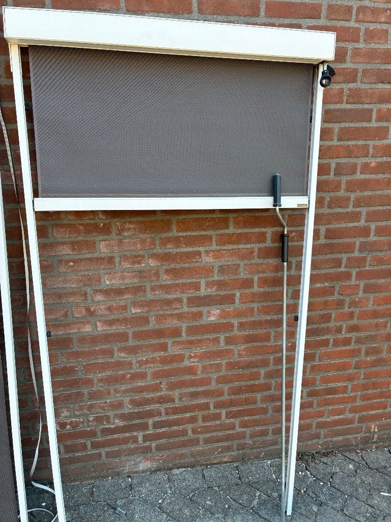 Twee Screens, Doe-het-zelf en Verbouw, Rolluiken, Ophalen, Bruin, Minder dan 100 cm, Zo goed als nieuw