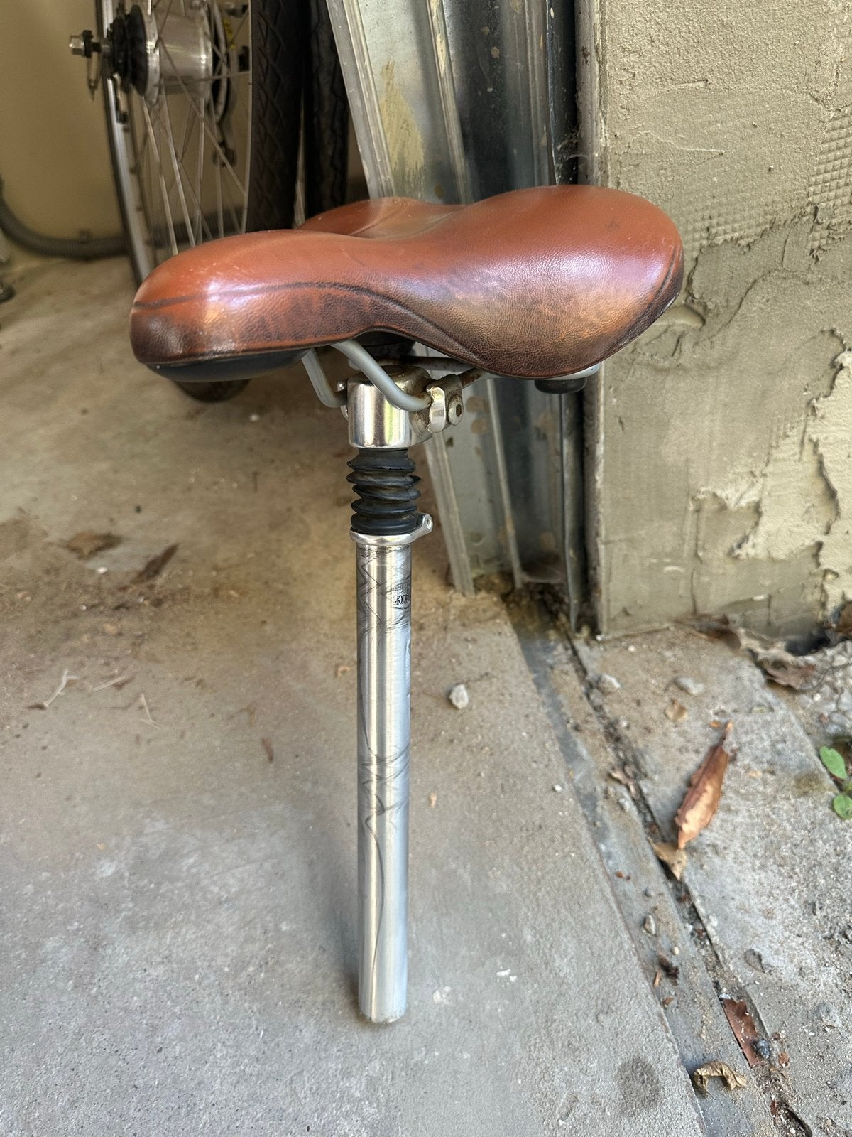 Selle Royal zadel bruin met verende zadelpen 28mm, Elektrische fiets, Gebruikt, Ophalen of Verzenden, Zadel
