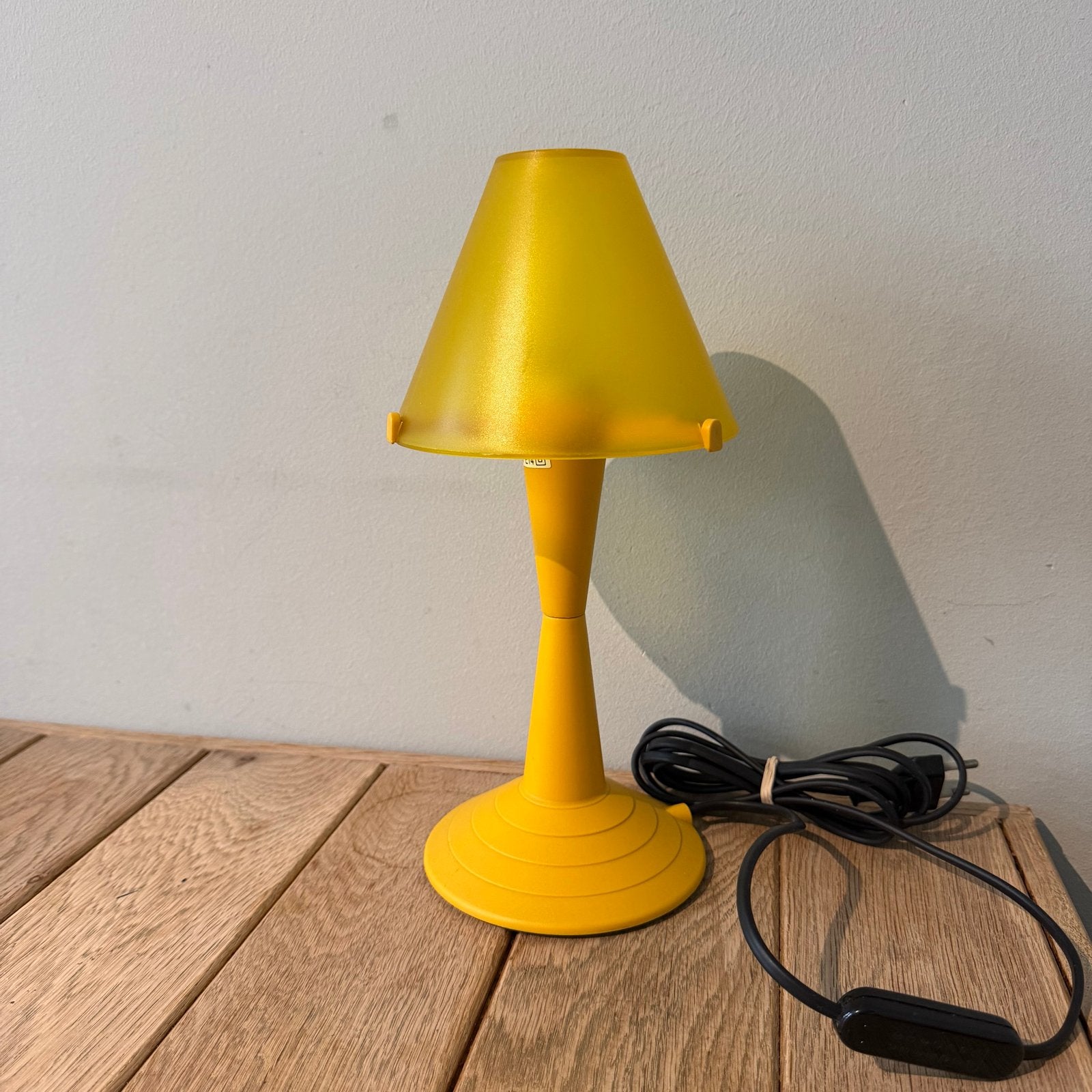 Vintage Gele Tafellamp - Guzzini Serie Z2000 - Made in Italy, Ophalen of Verzenden, Gebruikt, Kunststof, Minder dan 50 cm