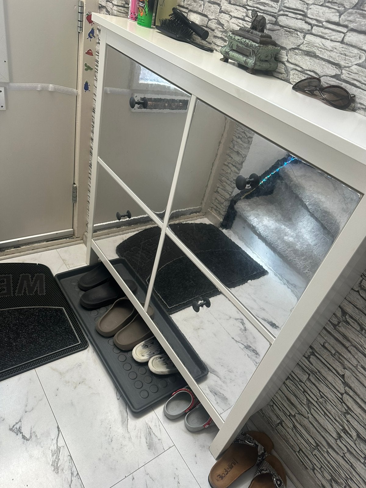 Witte schoenenkast met spiegeldeuren, Kunststof, Raamkozijn, Zo goed als nieuw, Ophalen