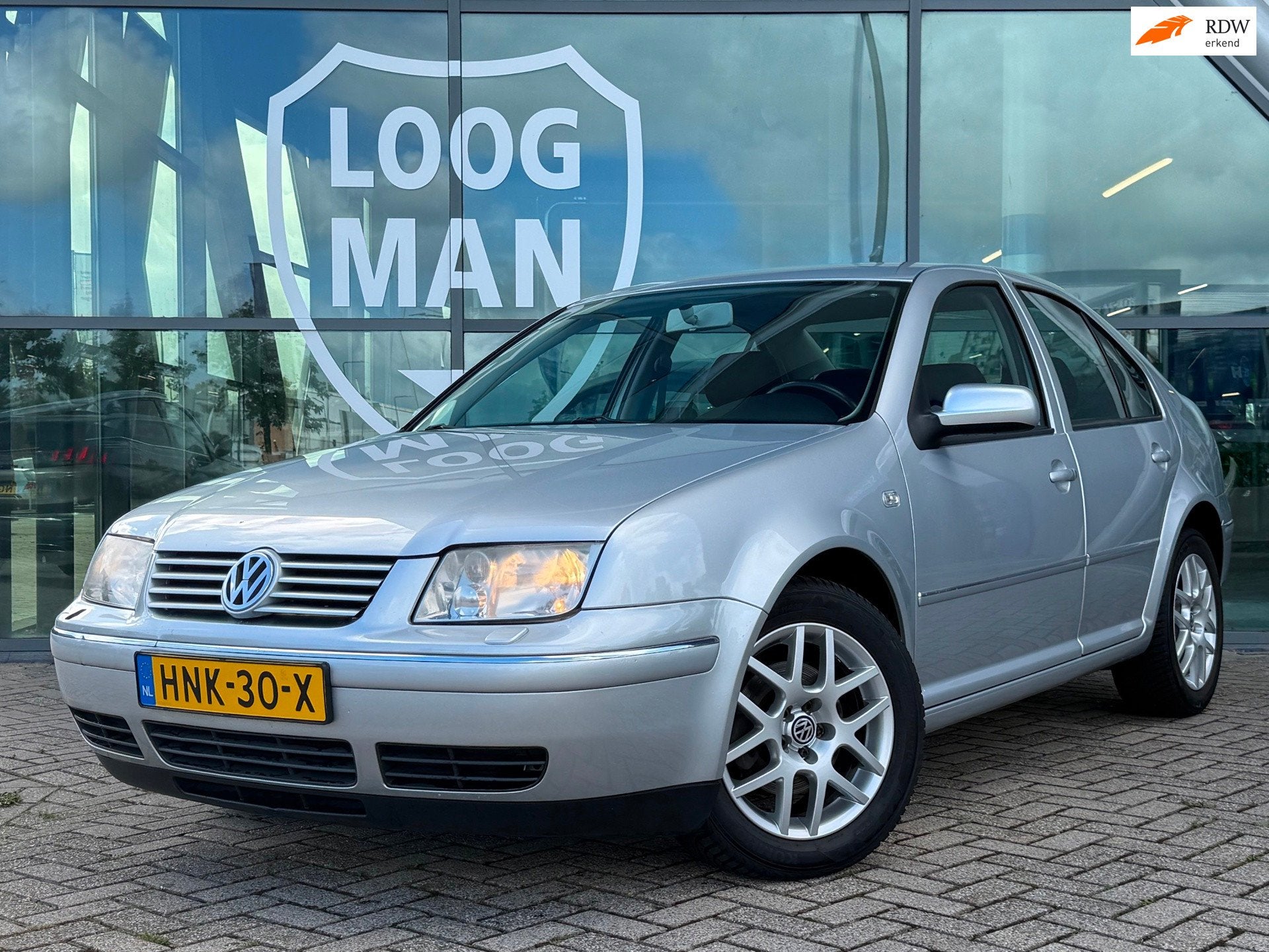 Volkswagen BORA 1.6-16V Highline | Stoelverwarming | Airco!, Gebruikt, Bora, 4 cilinders, Leder en Stof