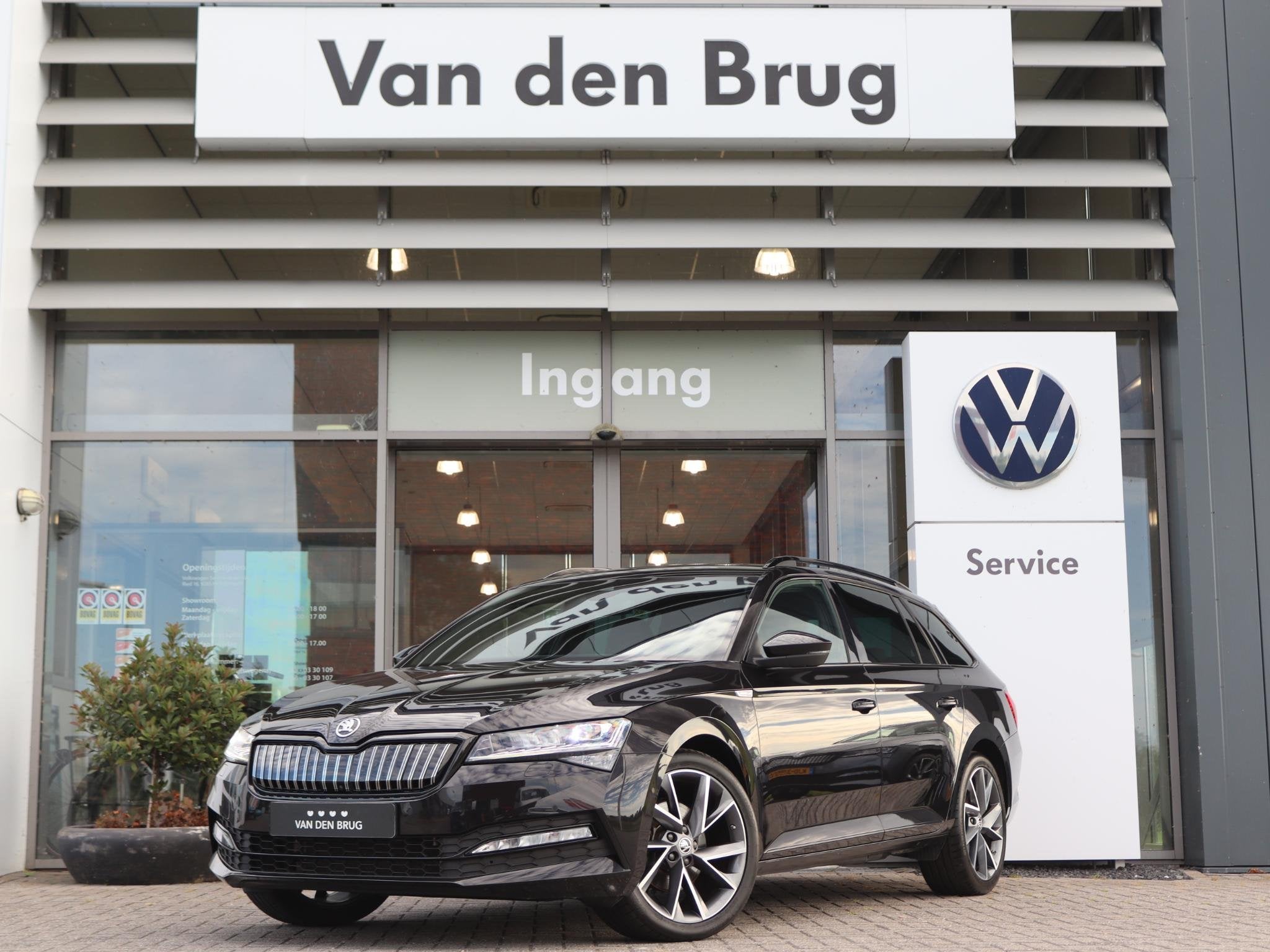 Skoda Superb Combi 1.4 TSI 218 pk DSG iV Sportline Business, Auto's, Skoda, Gebruikt, 4 cilinders, Alcantara, Zwart