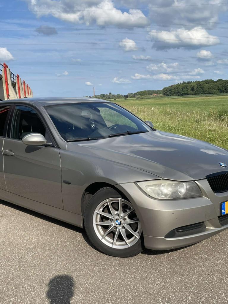 BMW 3-Serie 2.0 I 318 2008 Bruin, Auto's, Achterwielaandrijving, Bruin, Origineel Nederlands, 75 €/maand