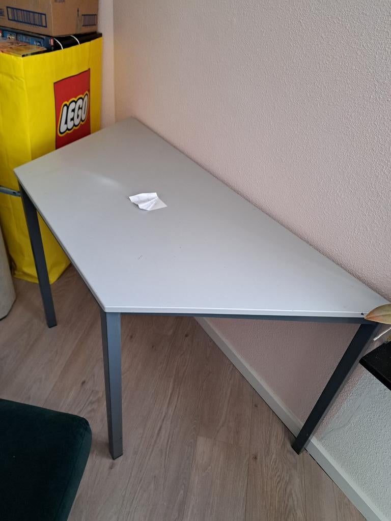 Eettafel grijs met metalen poten, Huis en Inrichting, Tafels | Eettafels, Ophalen of Verzenden