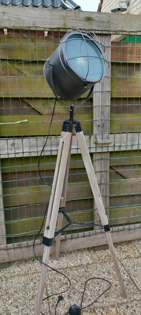 Tripotlamp, Ophalen, Gebruikt, Minder dan 100 cm