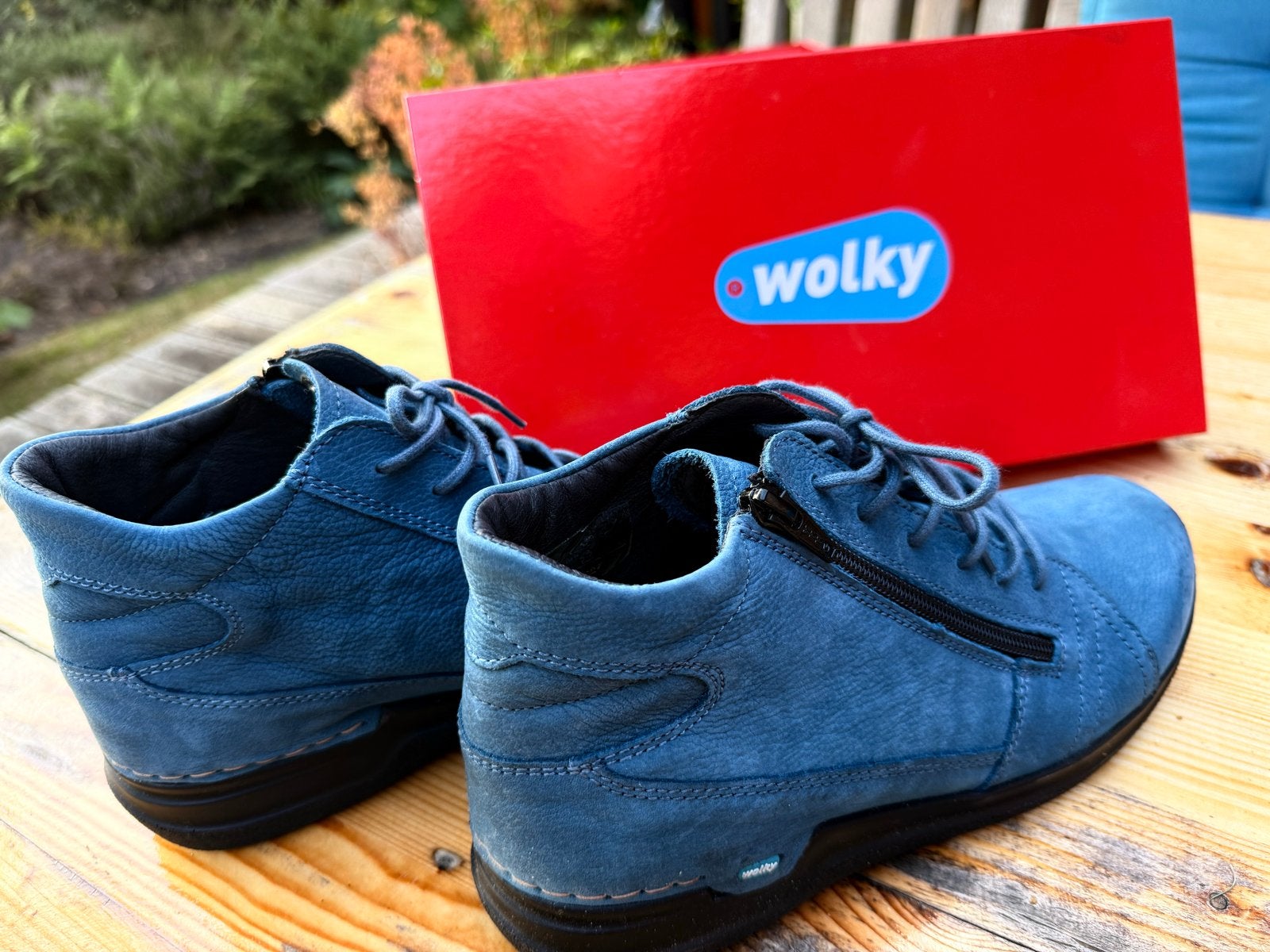 Wolky blauwe suède veterschoenen met zijrits - Maat 40, Blauw, Zo goed als nieuw, Wandelschoenen, Ophalen of Verzenden