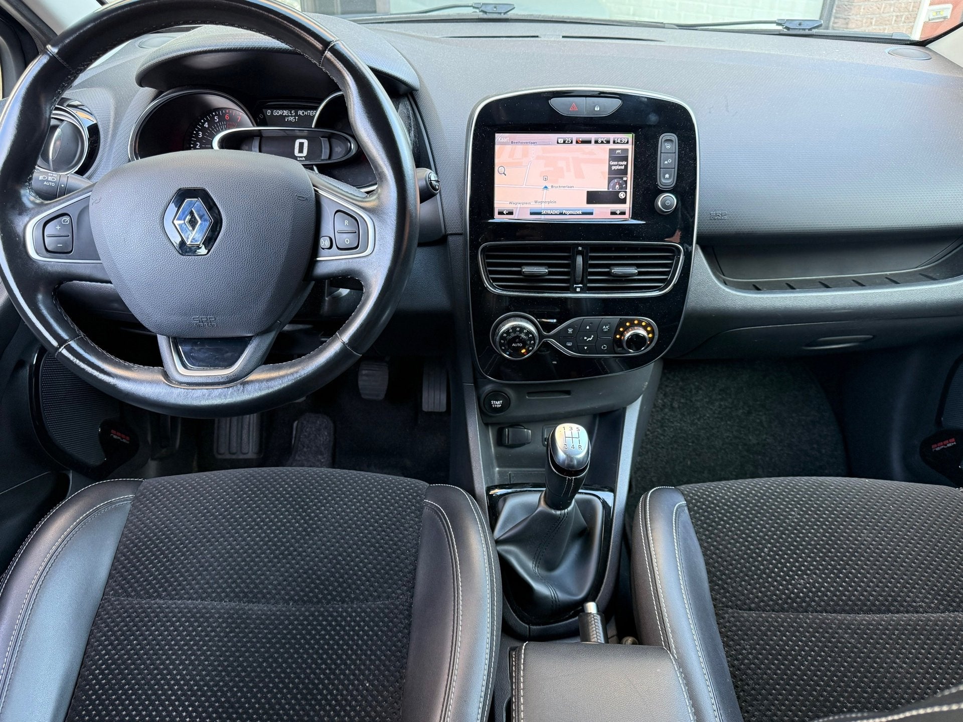 Renault Clio 0.9 TCe Intens 1e EIG | NAVI | CAMERA | PARK AS, Voorwielaandrijving, 898 cc, Gebruikt, Leder en Stof