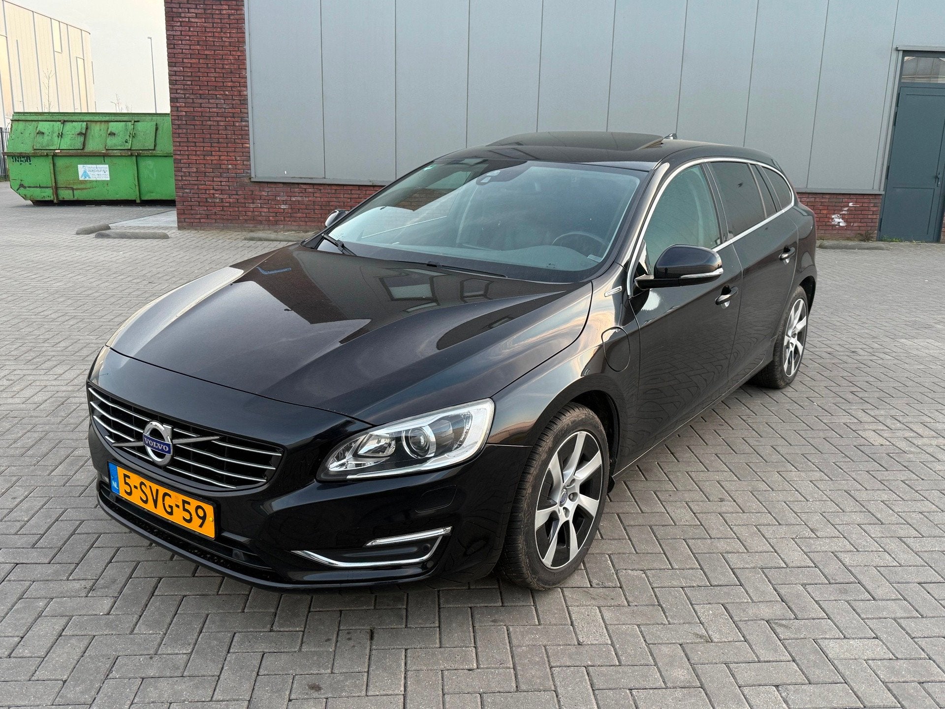 Volvo V60 2.4 D6 AWD Plug-In Hybrid Summum 211.000 Nap Clima, Automaat, Automatische klimaatregeling, Zwart, Vierwielaandrijving