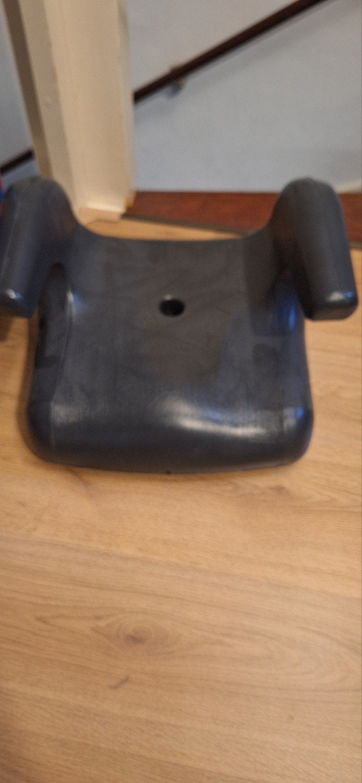 Gratis Zwart zitverhoger autostoel, Kinderen en Baby's, Autostoeltjes, Ophalen, 15 t/m 36 kg, Overige merken, Autogordel