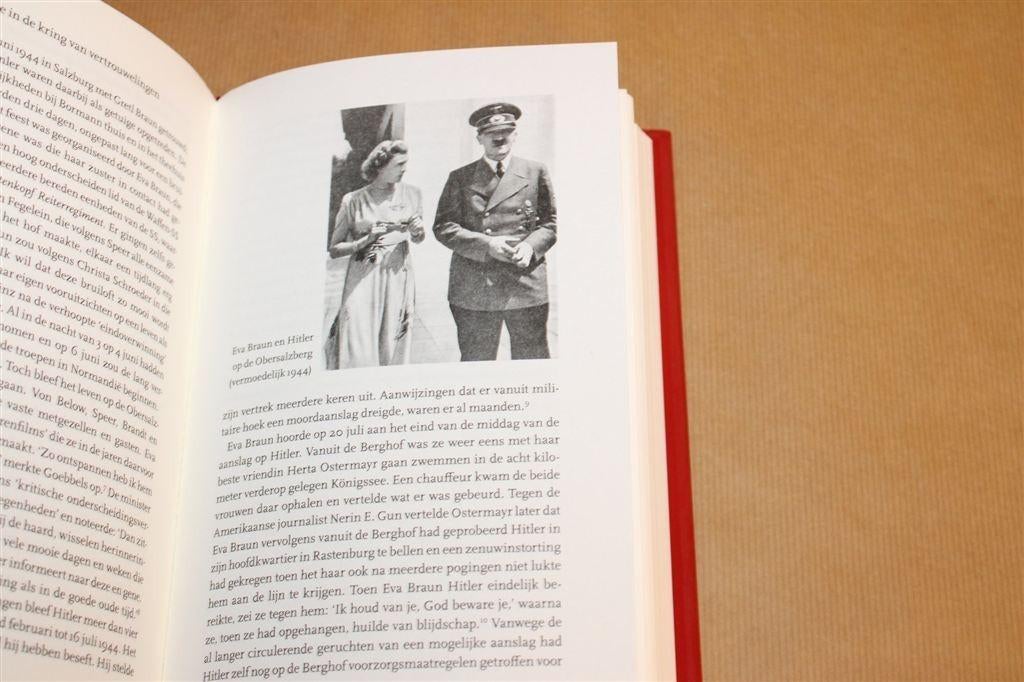 Eva Braun — Leven met Hitler, Biografie [2011], Boeken, Ophalen of Verzenden, Zo goed als nieuw, Sport