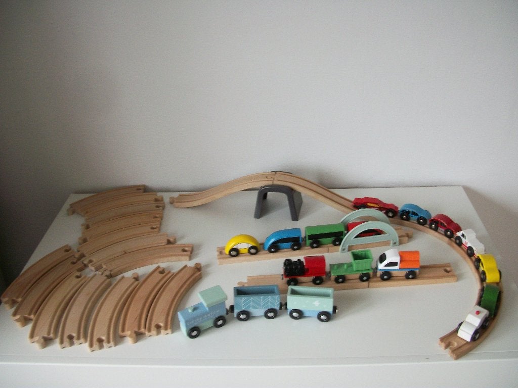 24 delig Houten Autobaan met 17x Treinen en Auto's - zgan, Kinderen en Baby's, Speelgoed | Houten speelgoed, Ophalen of Verzenden