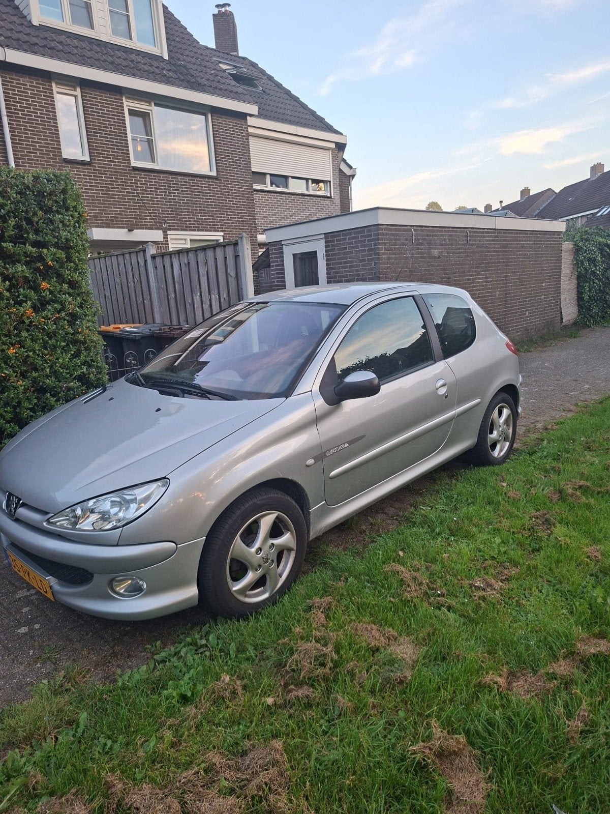 Peugeot 206 1.4 16V XS 3D 2004 Grijs, Quicksilver, Auto's, Voorwielaandrijving, 1360 cc, 31 €/maand, 4 cilinders