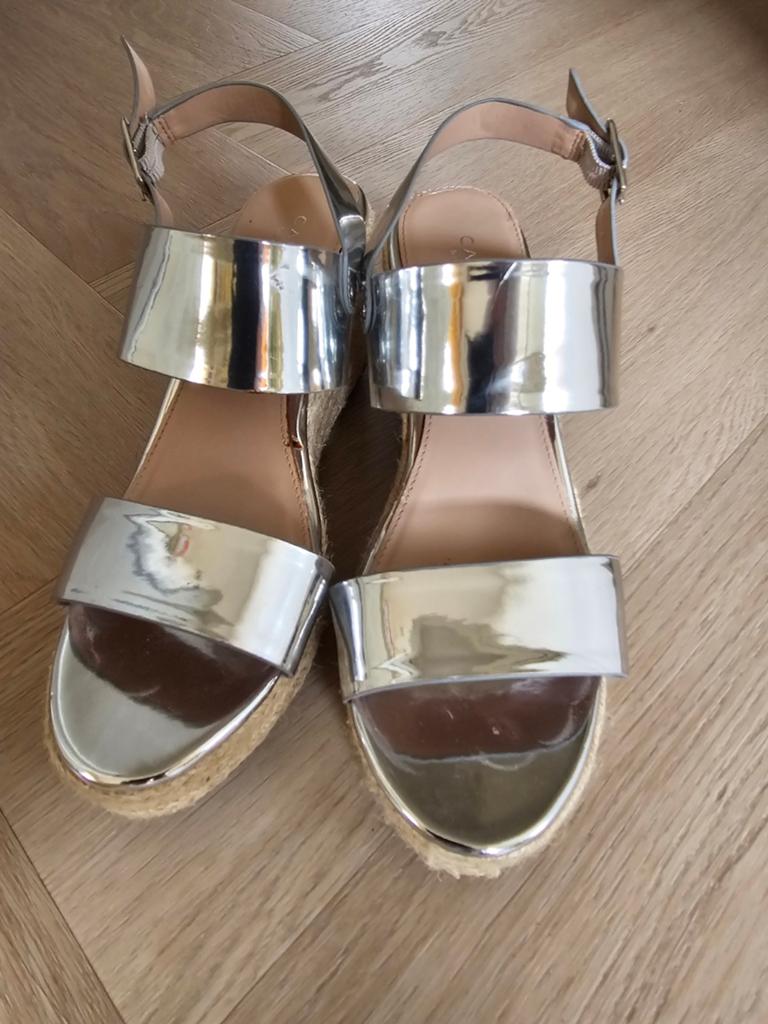 Carvela schoenen zilver, Kleding | Dames, Ophalen of Verzenden, Zo goed als nieuw, Overige kleuren, Sneakers of Gympen