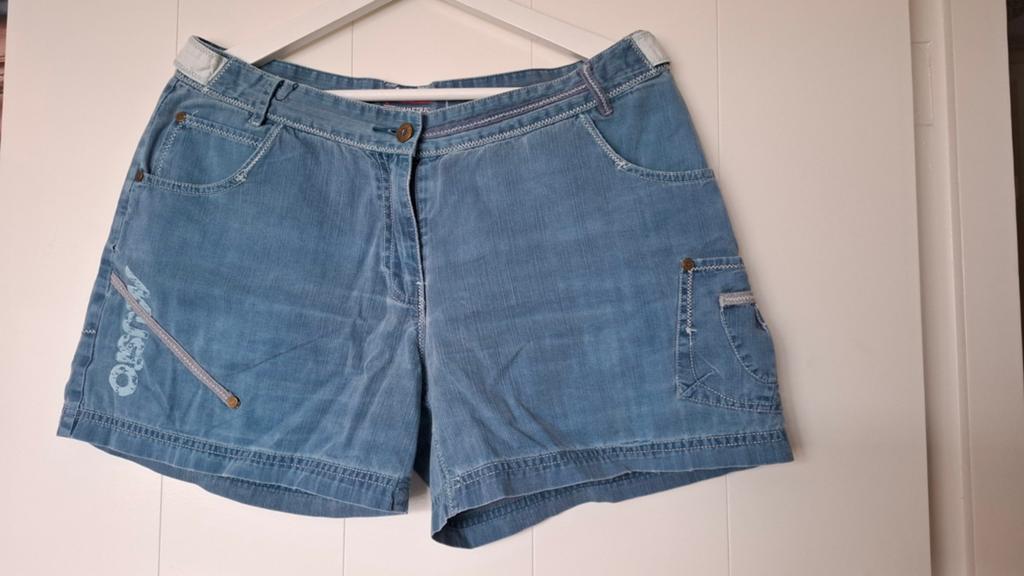 Musto korte broek dames maat 12, Watersport en Boten, Watersportkleding, Musto, Zeilbroek, Ophalen of Verzenden, Zo goed als nieuw