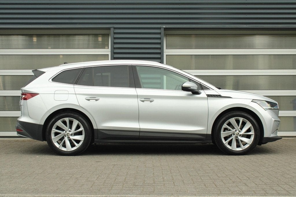 Skoda Enyaq 60 180pk | Stoelverwarming | Trekhaak | Cruise C, Auto's, Automaat, Achterwielaandrijving, Gebruikt, Leder en Stof