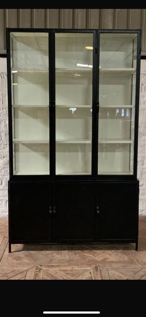 VITRINEKAST metaal  zwart elegant glas 142 cm breed actie, Met deur(en), 100 tot 150 cm, 200 cm of meer, Nieuw