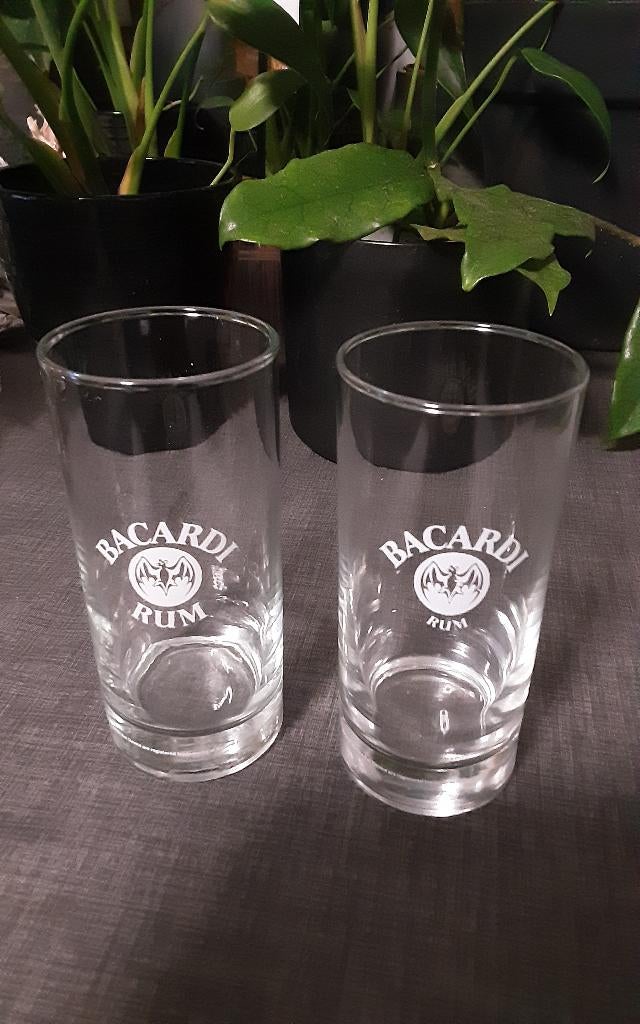 BACARDI rum glazen, 2 stuks (#9), Ophalen of Verzenden, Zo goed als nieuw, Borrel- of Shotglas