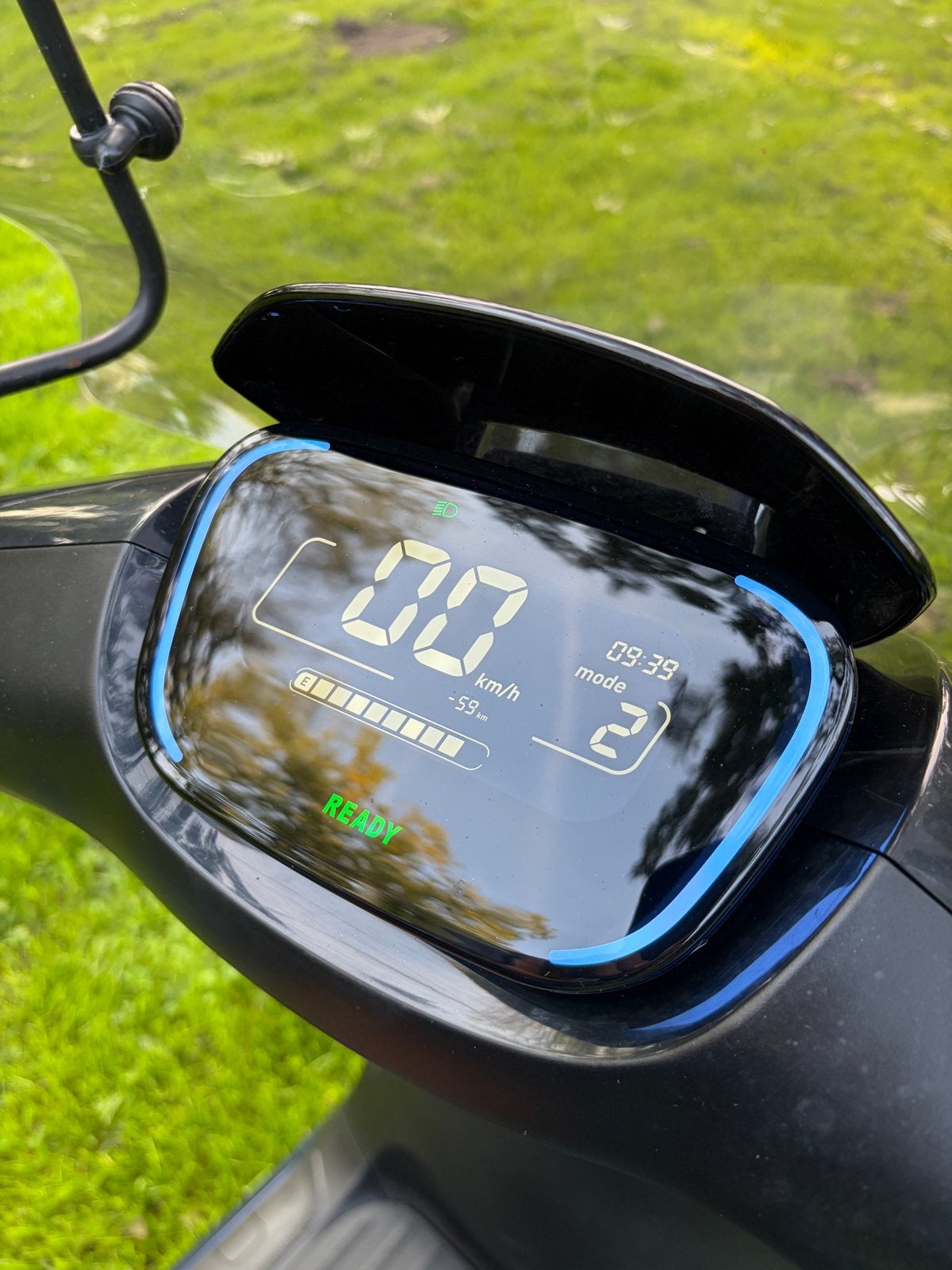 Foto 9 van Segway E125S Elektrische Scooter - Zo goed als nieuw