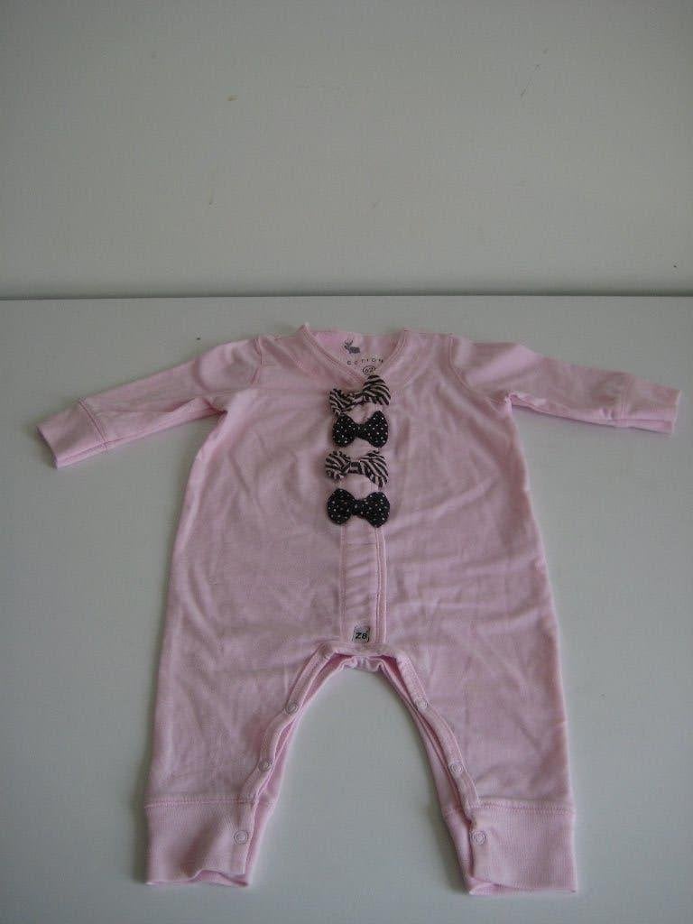 Z8 roze boxpakje met strikjes maat 62, Kinderen en Baby's, Meisje, Z8, Ophalen of Verzenden, Zo goed als nieuw