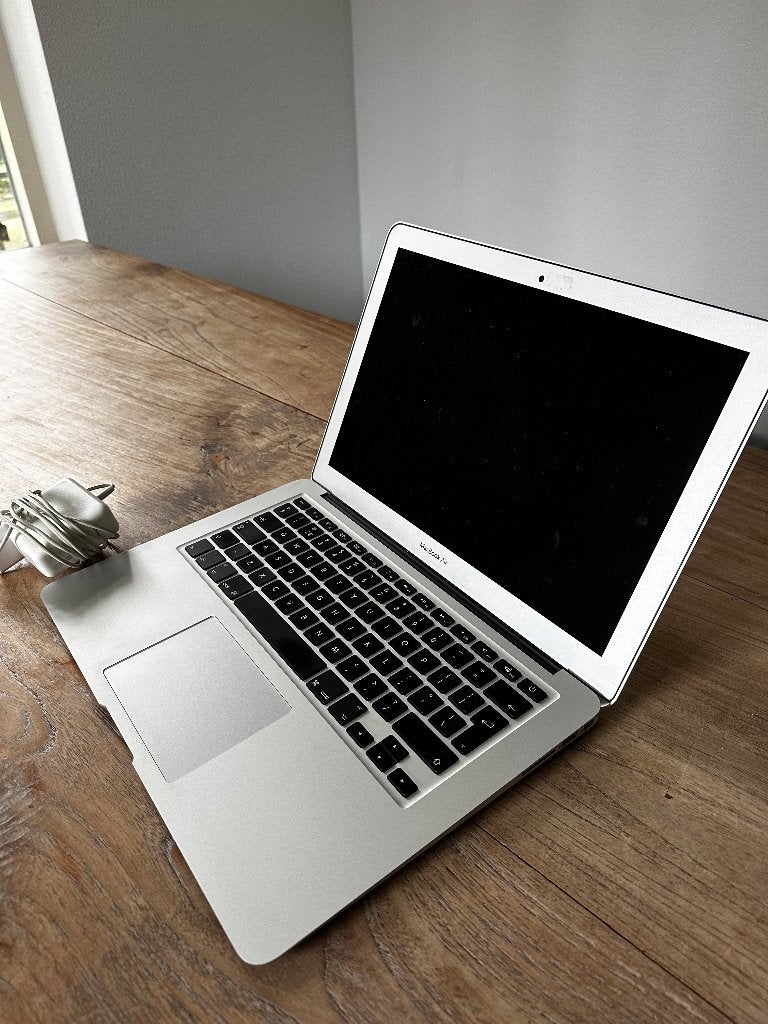 MacBook Air 13-inch 2015 – 8 GB RAM – 128 GB SSD