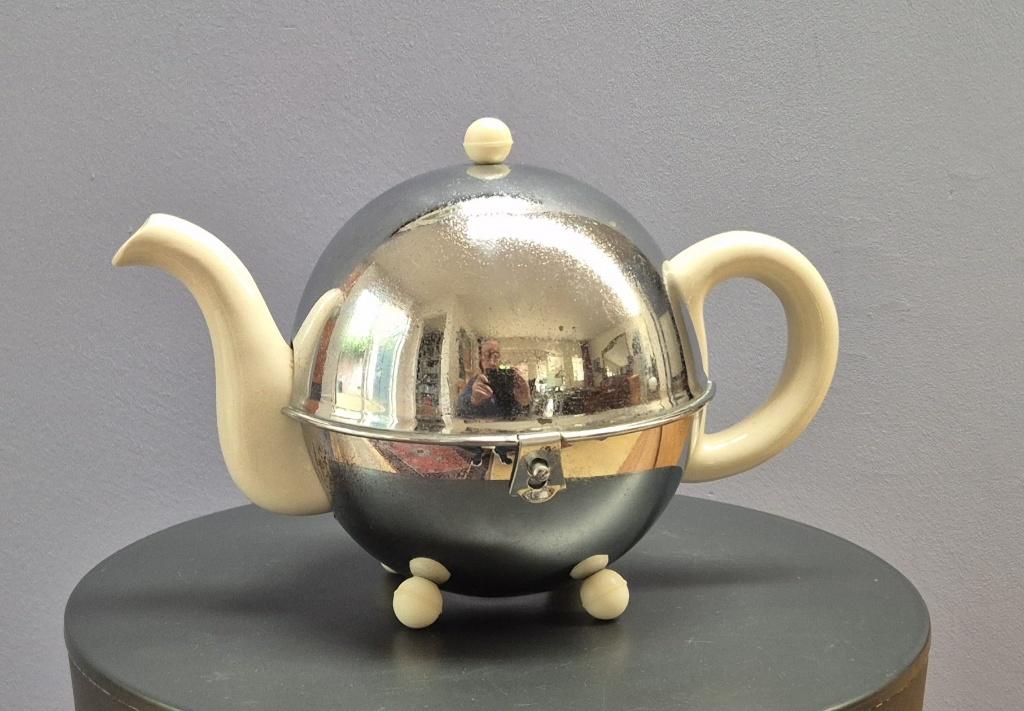 Ever Hot 'insulated' theepot, Keramiek, Overige typen, Ophalen of Verzenden, Zo goed als nieuw