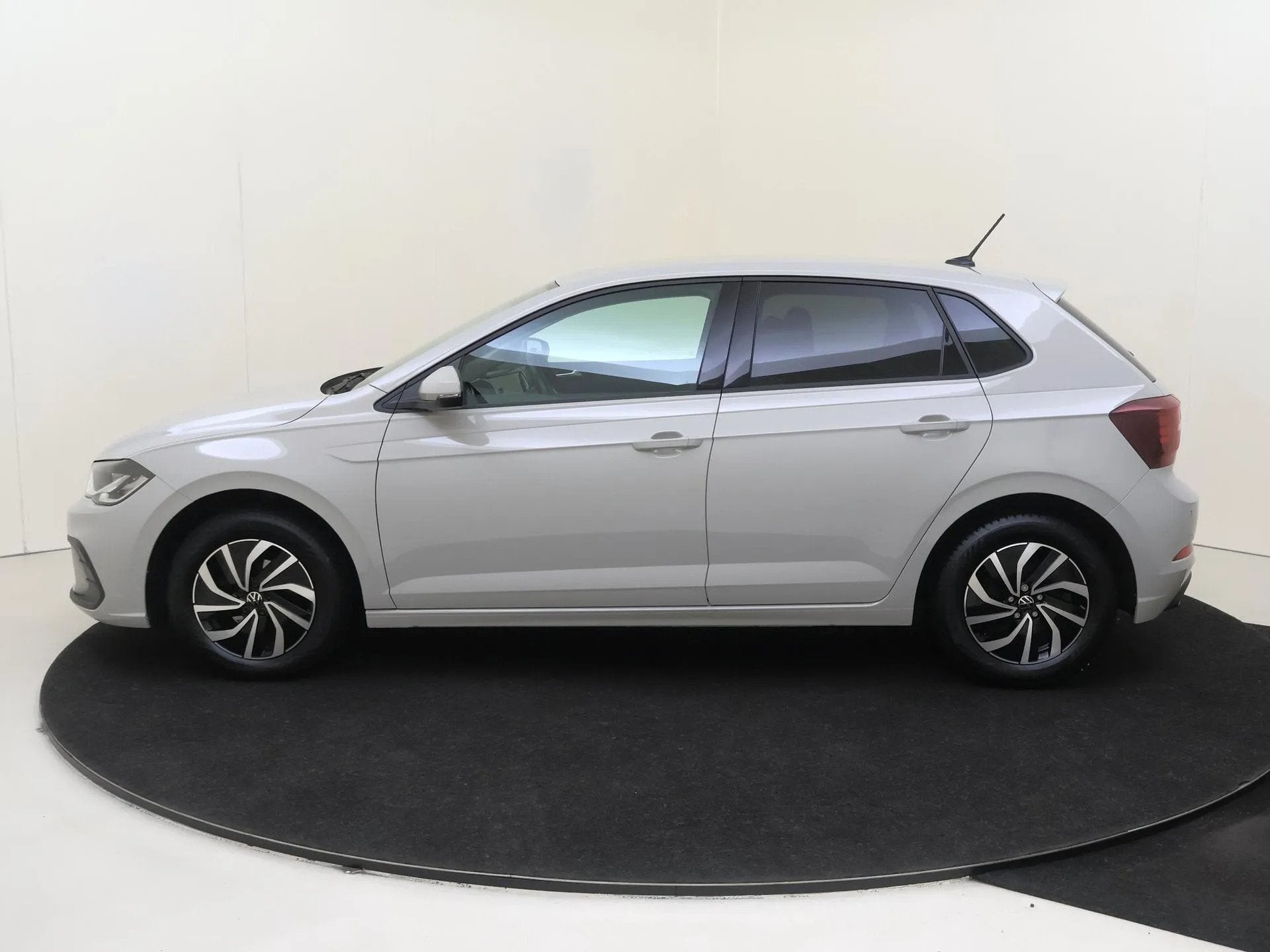 Volkswagen Polo 1.0 TSI Life Edition (bj 2024), Stof, Bedrijf, Handgeschakeld, 1000 kg