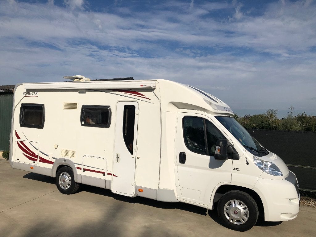 LAGE ENKELE BEDDEN Homecar P631 Bj 2011 45.000km ZEER MOOI!