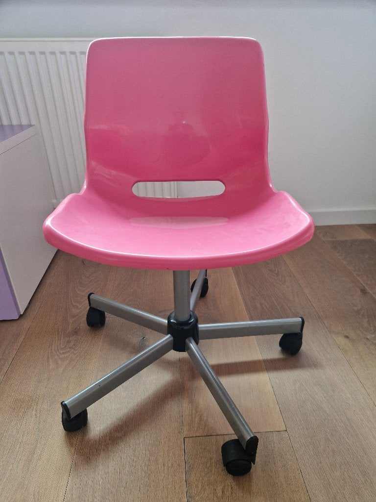 Kinderbureaustoel Ikea merk SNILLE, Ophalen, Zo goed als nieuw, Roze, Bureaustoel