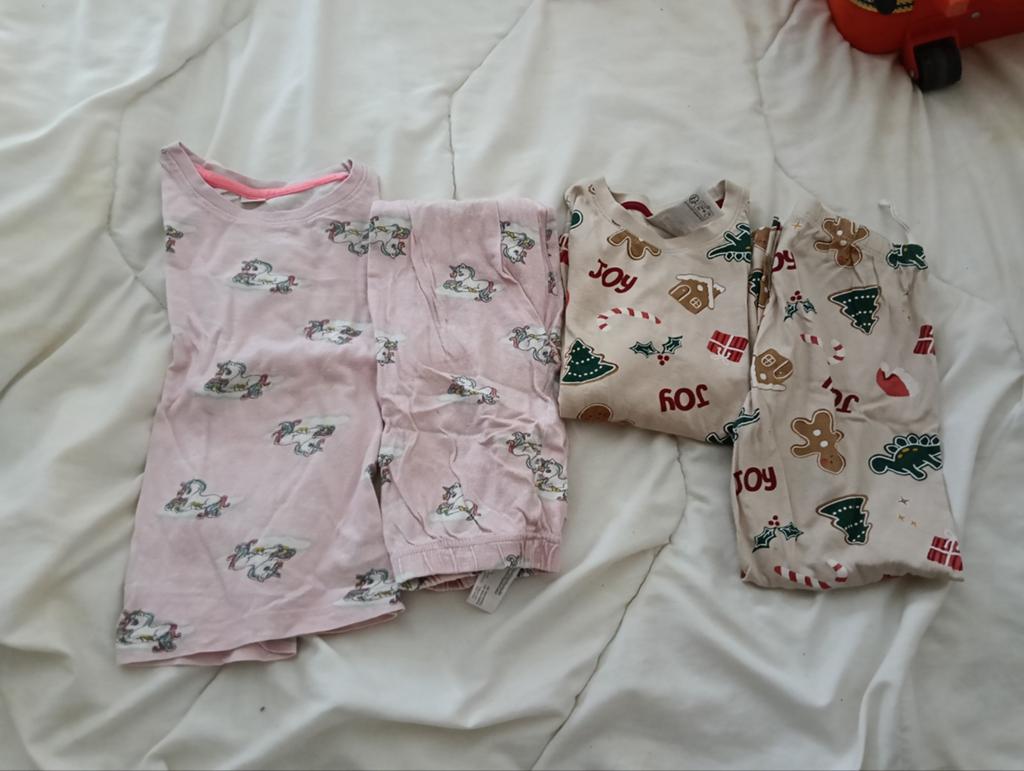 Dunne pyjama's maat 110/116 (2 stuks), Ophalen, Gebruikt, Jongen of Meisje, Nacht- of Onderkleding