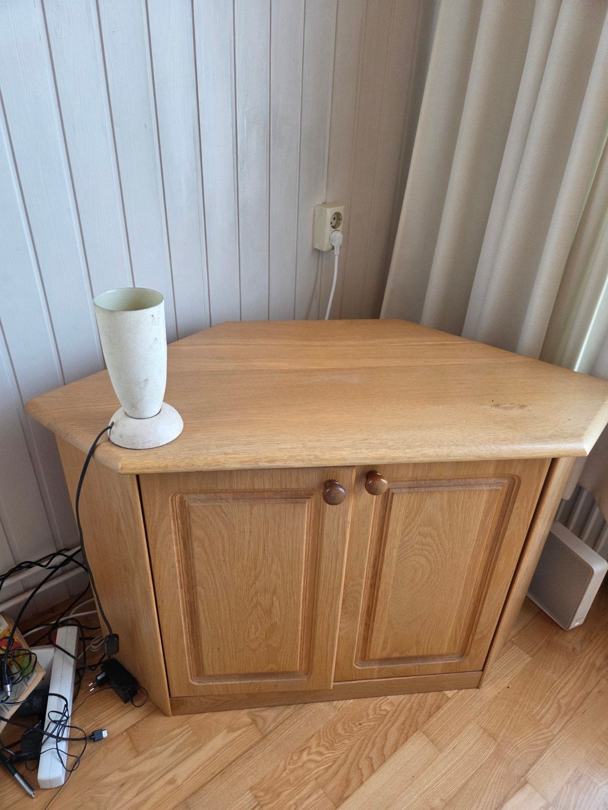 Te koop: hoek tv kastje, Ophalen, Zo goed als nieuw, 25 tot 50 cm, 50 tot 100 cm