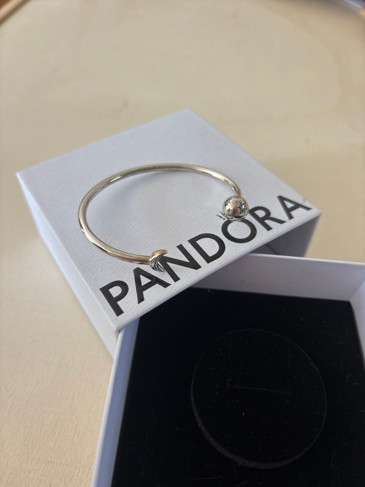 Pandora Bangle Armband met Maan en Wereldbol, Ophalen of Verzenden, Zo goed als nieuw, Zilver