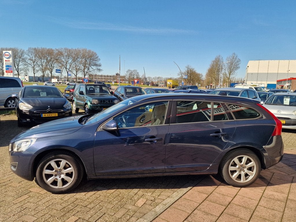 Volvo V60 1.6 D2 Kinetic Automaat - Navi - Clima - 2013, Auto's, Volvo, Euro 5, Stof, Gebruikt, Zwart