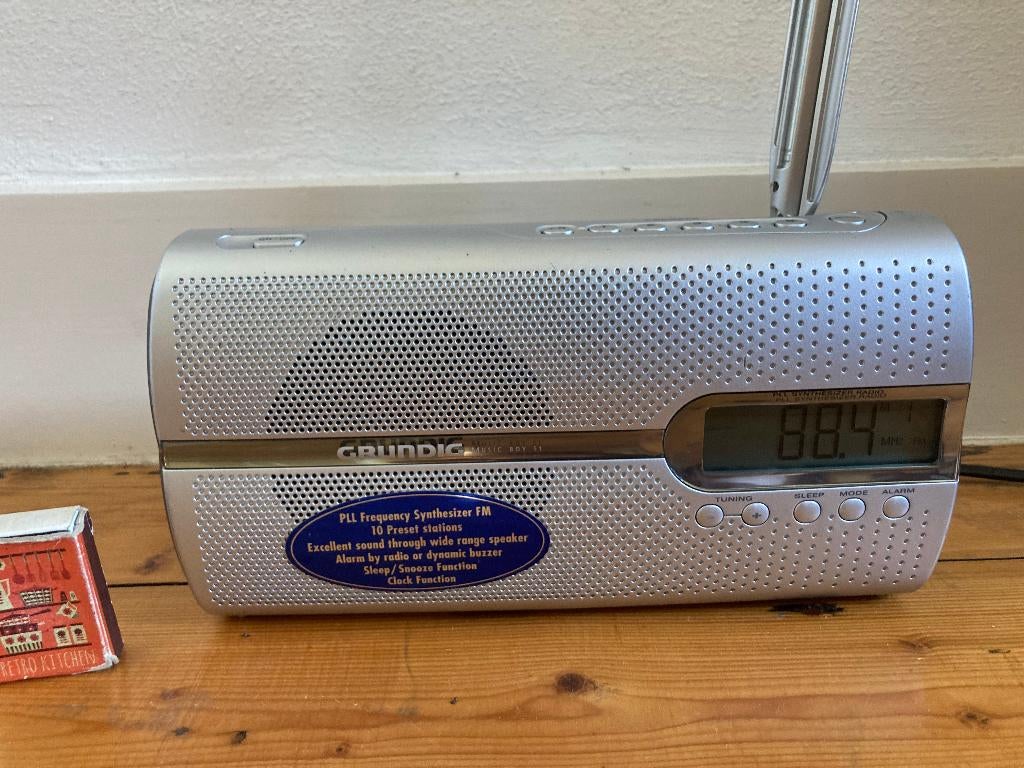 Grundig Music Boy 51 RP 5201 PLL radiowekker zilver radio, Witgoed en Apparatuur, Wekkers, Ophalen of Verzenden, Zo goed als nieuw