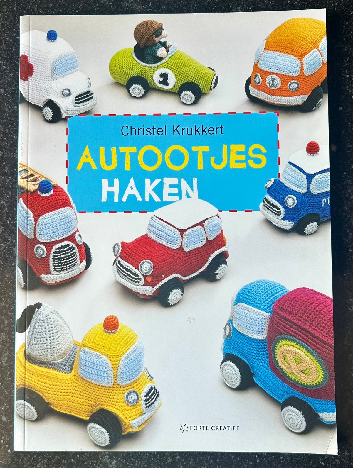 Christel Krukkert - Autootjes haken - Forte Creatief, Ophalen of Verzenden, Zo goed als nieuw, Haken, Patroon of Boek