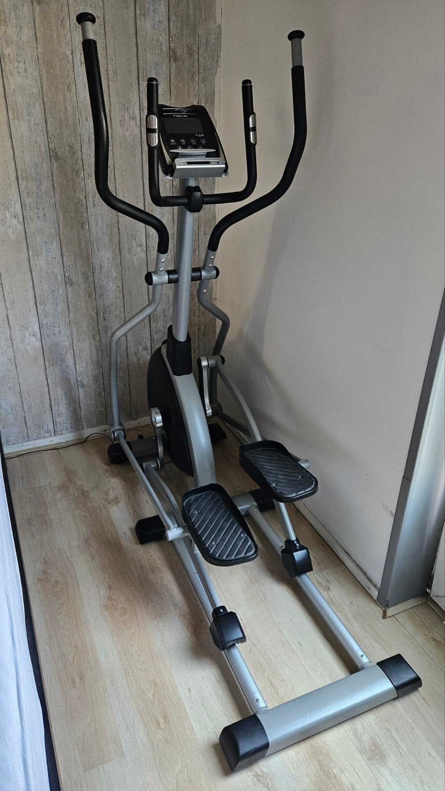 Gratis Crosstrainer Focus Fitness, Ophalen, Gebruikt, Crosstrainer