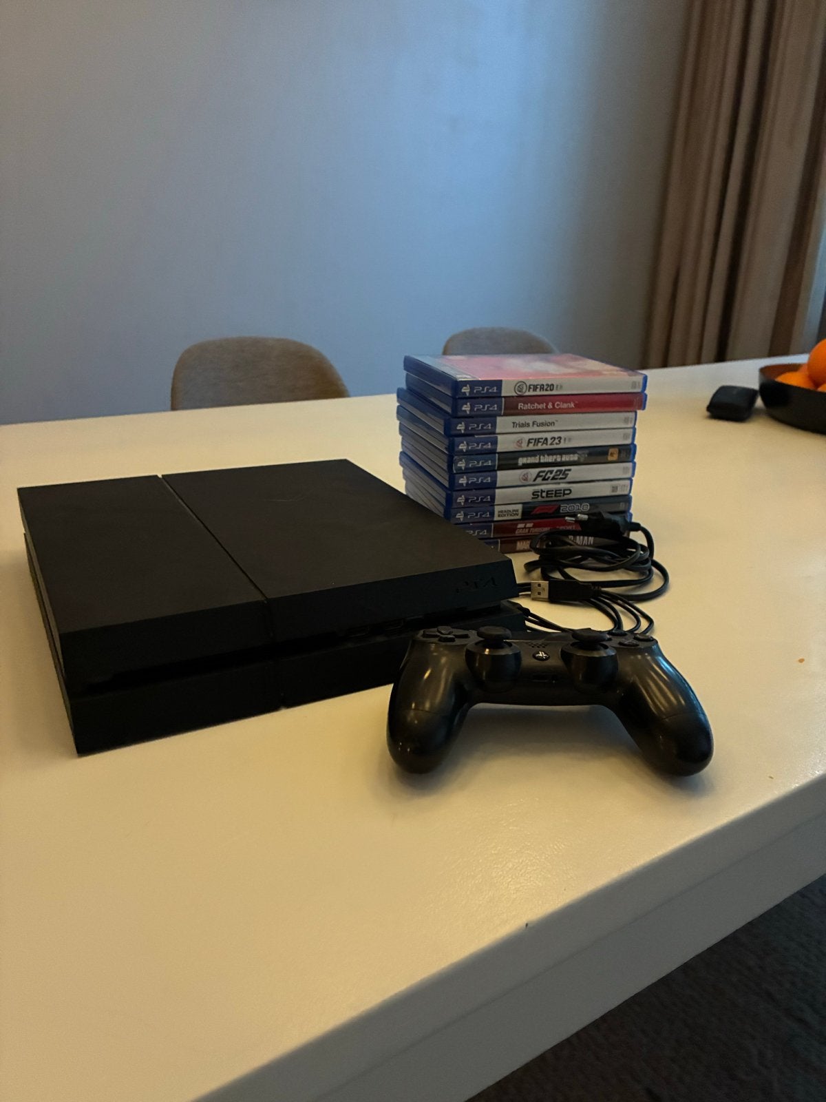 PlayStation 4 met controller en 10 games, Spelcomputers en Games, Spelcomputers | Sony PlayStation 4, Ophalen of Verzenden, Zo goed als nieuw