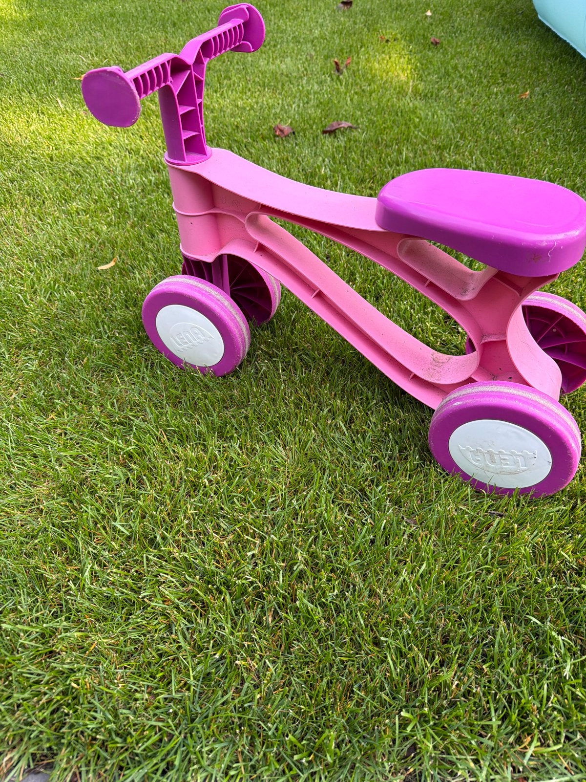 Gratis Roze loopfietsje voor peuters, Ophalen, Gebruikt, Loopfiets