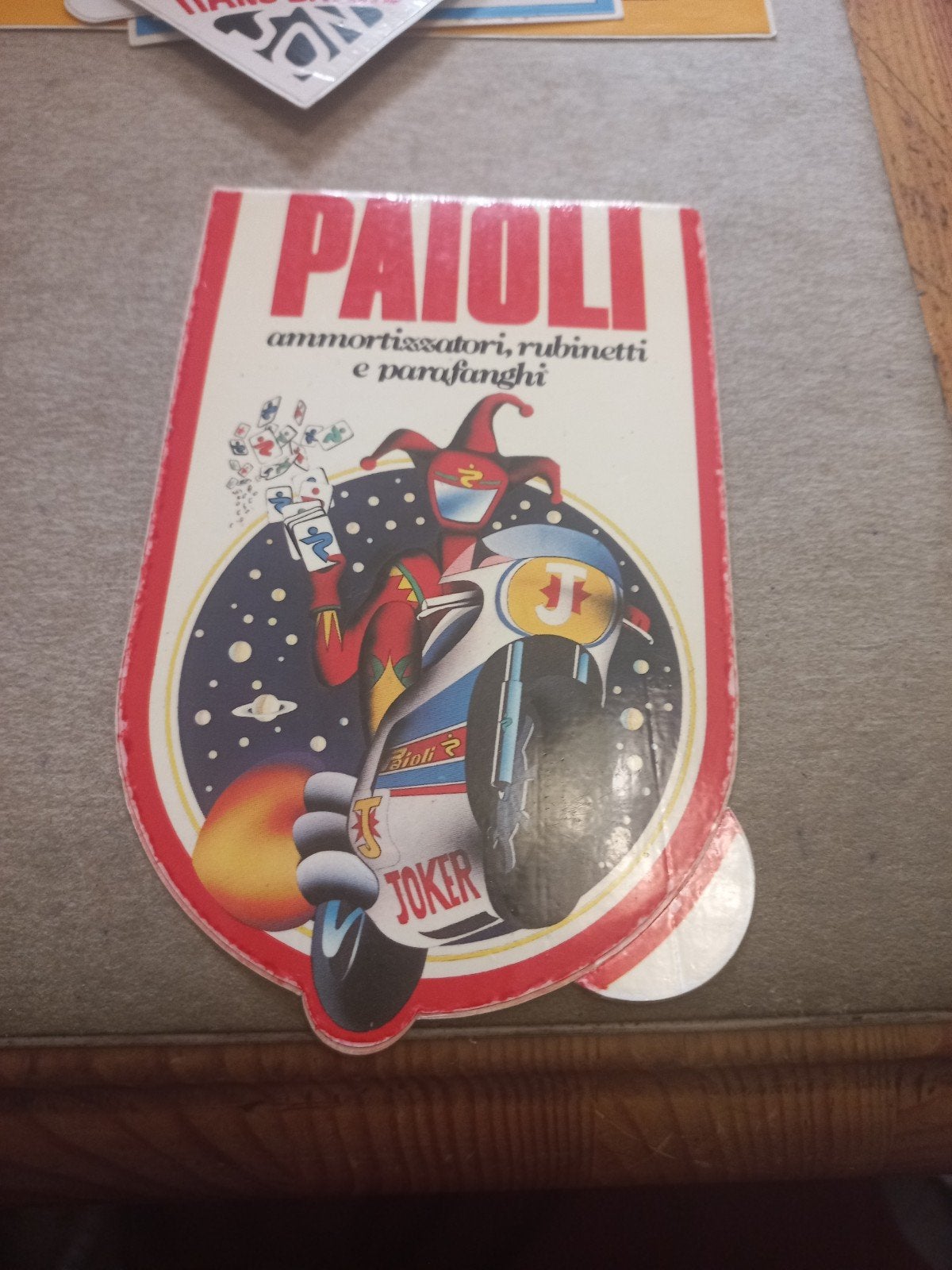 Vintage Paoli Joker reclamesticker - Schokdempers, Ophalen of Verzenden, Gebruikt