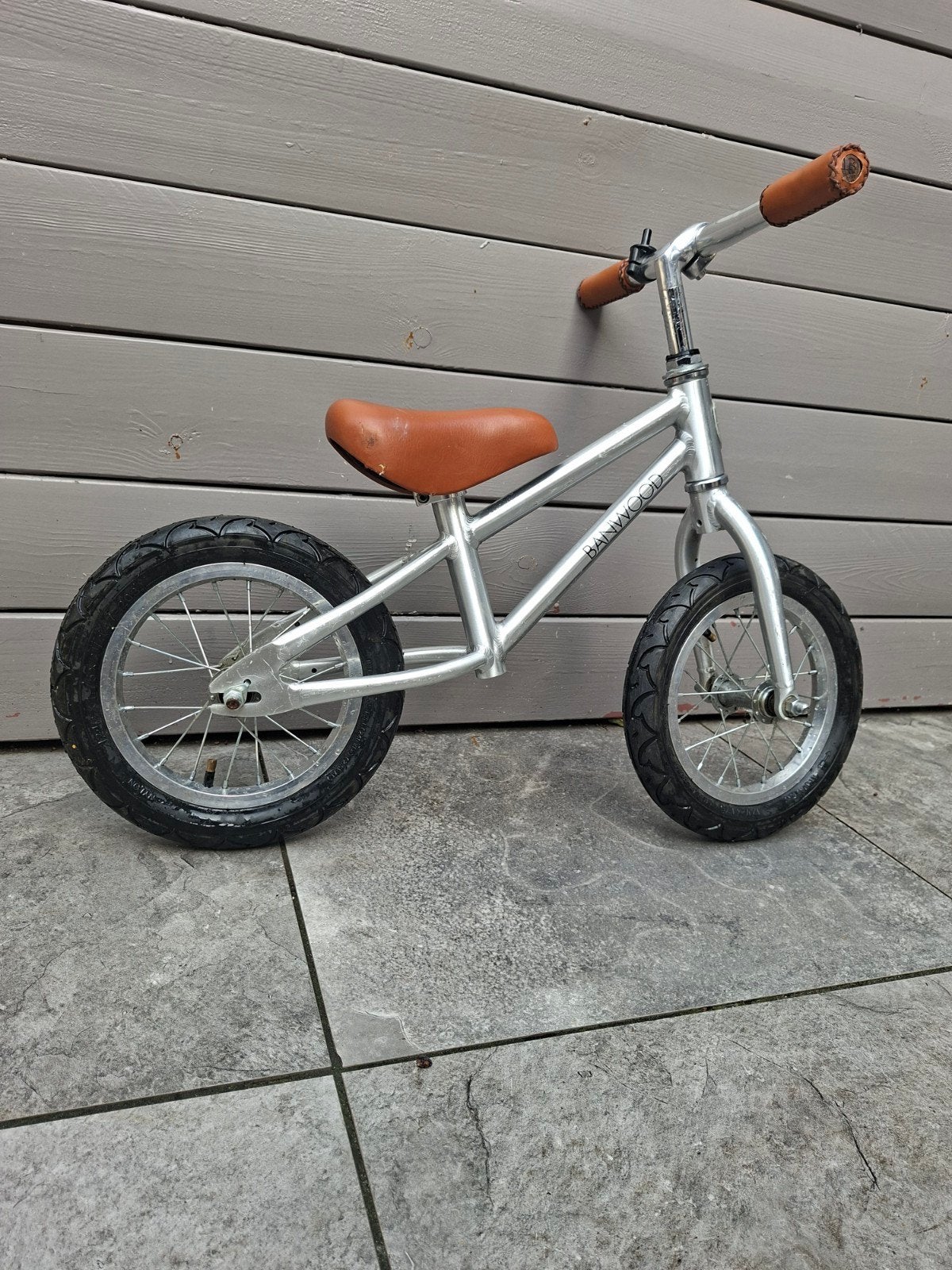 Banwood loopfiets - Zilver met bruin zadel