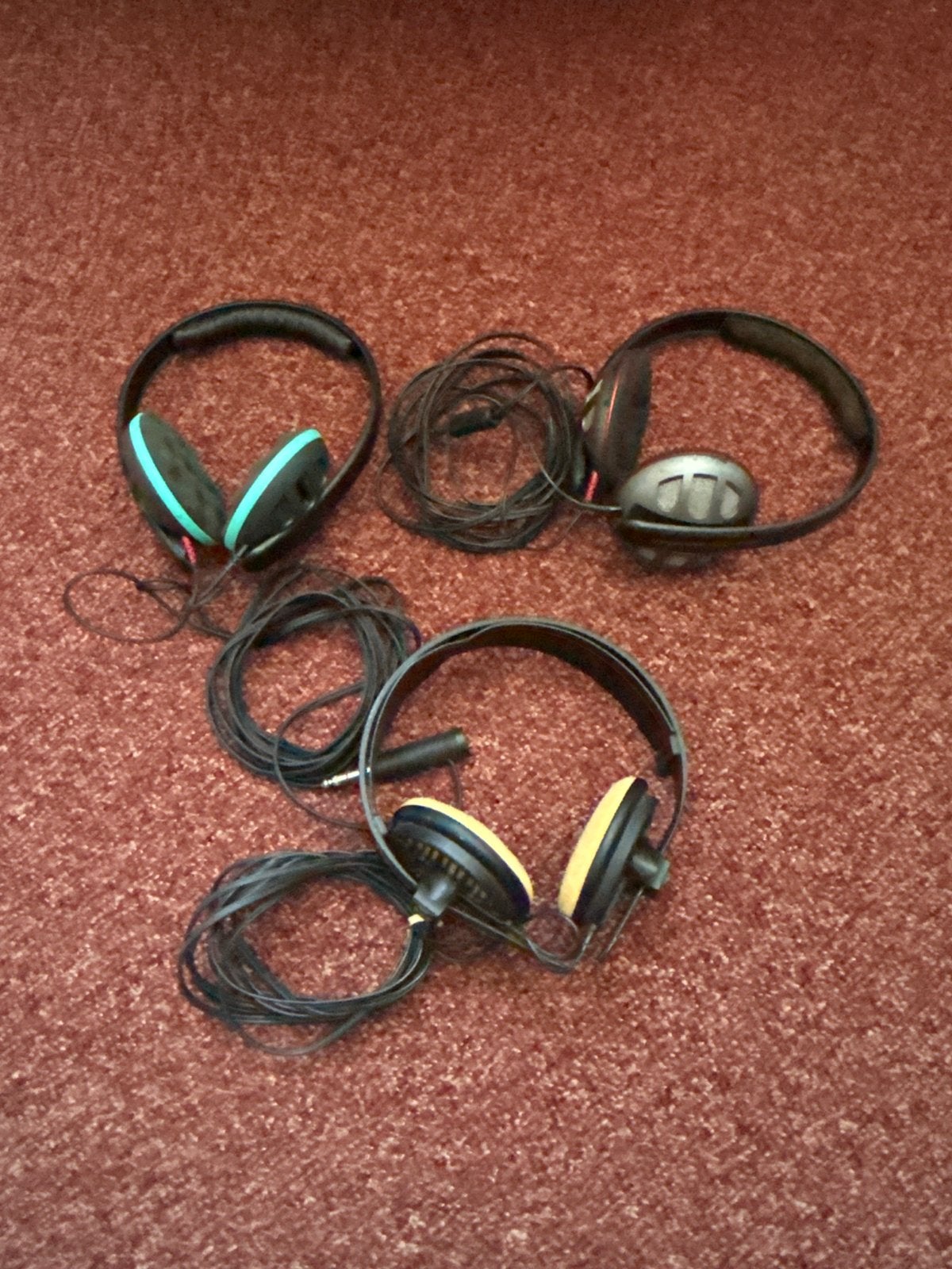 Drie vintage Sennheiser bedrade koptelefoons, Gebruikt, Sennheiser, Ophalen of Verzenden, Over-ear